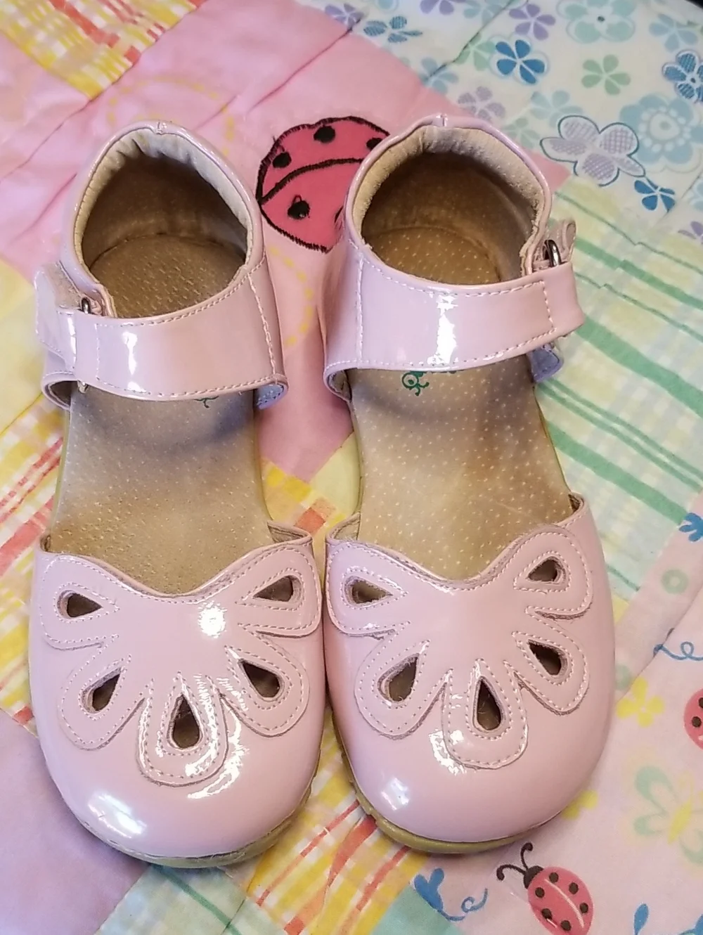 Livie & Luca Patent Leather Mary Janes Size 11 Petals HTF OG Strap & Wavy Soles